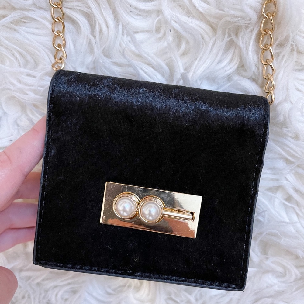 NASTY GAL SMALL CHAIN MINI BAG W PEARLS!
